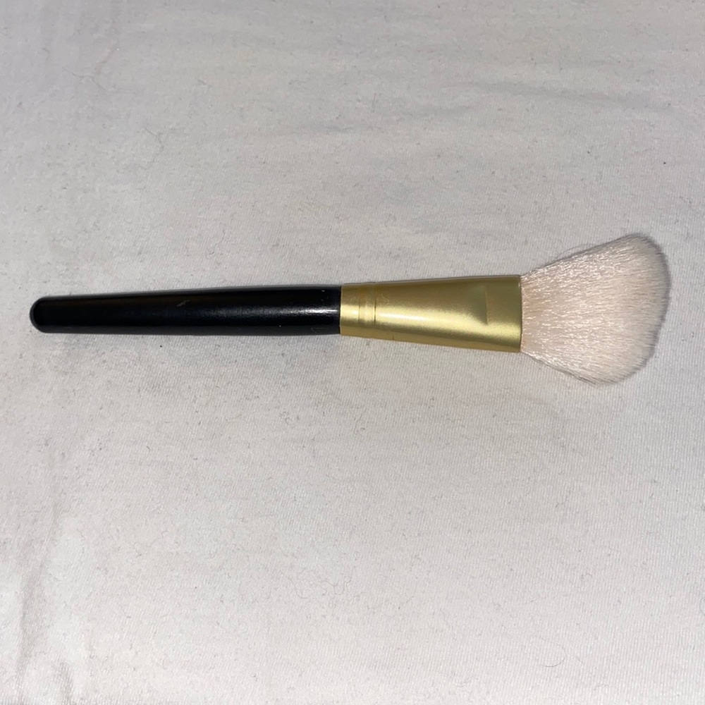 Blush Brush